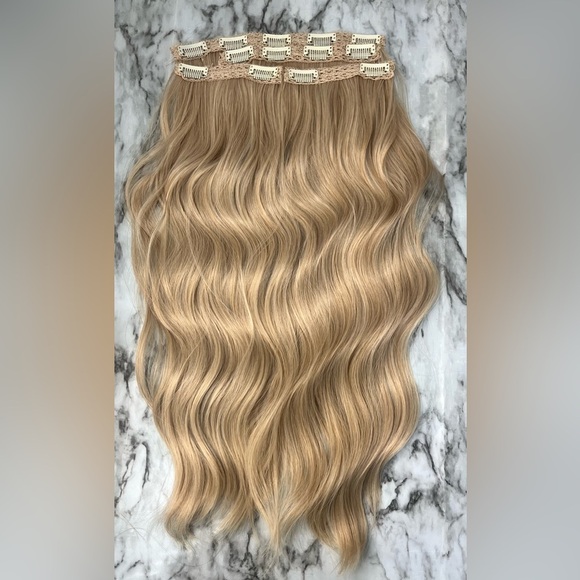 20 IN VOLUMIZING WEFT CLIP IN SET LIGHT BLONDE CURLY WAVE HAIR EXTENSIO… - Picture 4 of 11